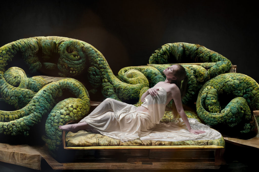 Kay Ace Serpent Divan